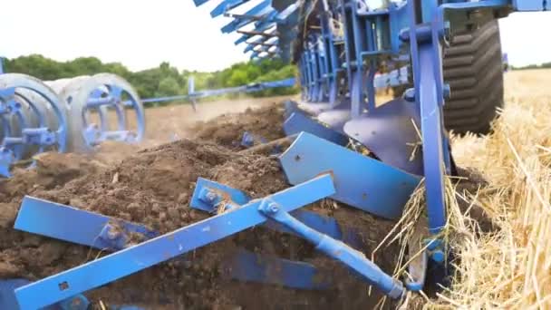 Plow Plows Earth Field Steady Shot Close Slow Motion Agriculture — Stock Video