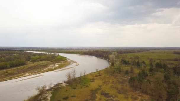 Aerial Leť Přes Řeku Polích Krajina Natáčení Přírody — Stock video