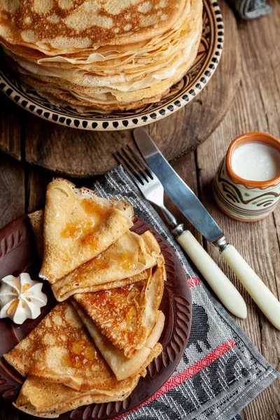 Pfannkuchen Ein Stapel Dünner Pfannkuchen Auf Einem Teller Russische Pfannkuchenwoche — Stockfoto