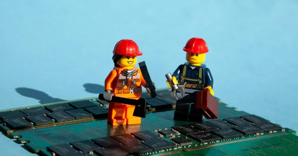 Bilgisayar Tamircileri Şçiler Mühendisler Tamirciler Zanaatkarlar Bilgisayar Tamiri Güncelleme Lego — Stok fotoğraf