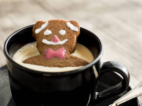 Ein Bär in einer Tasse Kaffee — Stockfoto