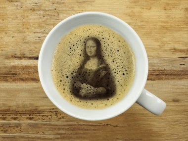 Mona lisa kahve köpüğü içinde