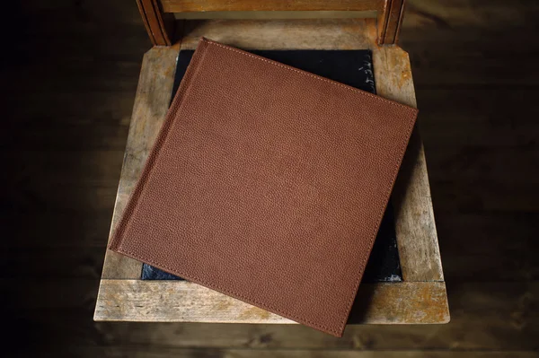 The book is an old leather cover — Stock Photo, Image