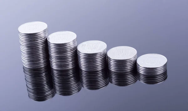 Finanční mince reflexe — Stock fotografie