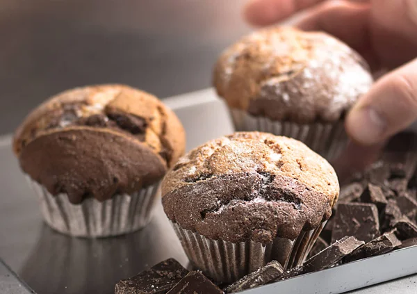 Muffin met stukjes pure chocolade — Stockfoto