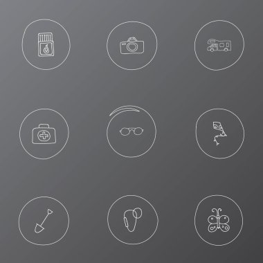 9 düzenlenebilir kamp karalamalar kümesi. Carabine, çanta, gözlük ve daha fazlası gibi simgeler içerir. Web, mobil, UI ve Infographic tasarımı için kullanılabilir.