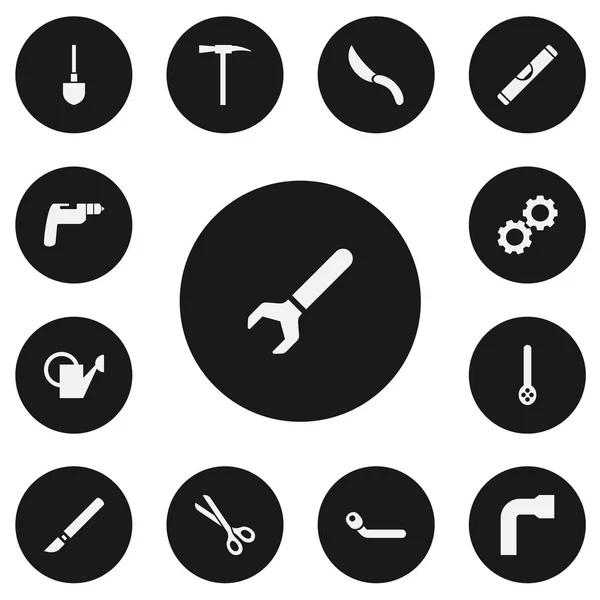 Conjunto de 13 iconos de equipos editables. Incluye símbolos como bisturí, llave inglesa, llave de rueda y más. Se puede utilizar para diseño web, móvil, IU e infografía . — Vector de stock