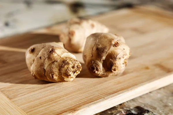 Fresh Jerusalem artichoke — Stock Photo, Image