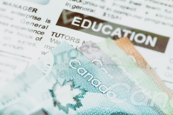 Dollar canadien et éducation — Photo