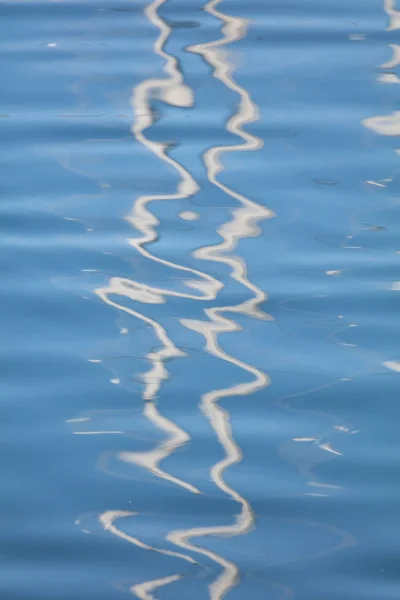 Abstracto Reflejo Blanco Fondo Patrón Agua Azul Imágenes de stock libres de derechos