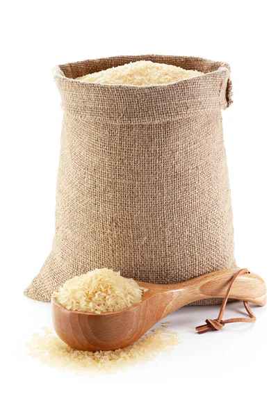 Rýže Pytli Dřevěné Nádobí Izolované Bílém Pozadí Royalty Free Stock Obrázky