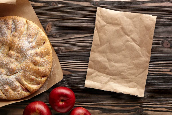 Apple pie on a wooden rustic table. — Stock Photo, Image