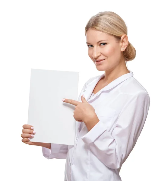 Young female doctor is holding whiteboard. — Stock Photo, Image