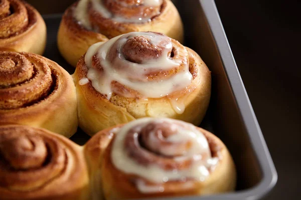 Fresh Bakery Cinnamon Rolls Oiled Homemade Cinnabon Close — Stock Photo, Image