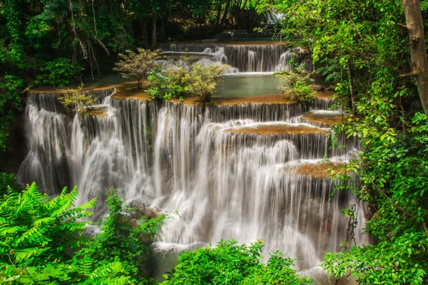 Хуай Мае Хамин, водопад Парадизе, расположенный в глубоких лесах Таиланда . — стоковое фото