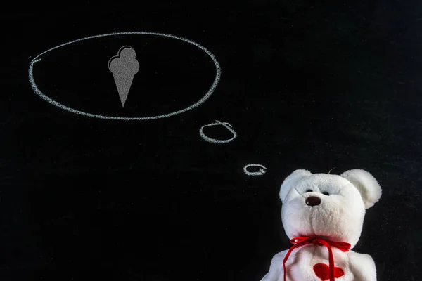 一只泰迪熊的梦想。泰迪熊与冰淇凌图标 — 图库照片