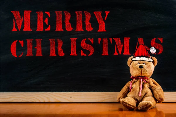 Teddybär mit Callout-Symbol und Botschaft "Frohe Weihnachten" — Stockfoto