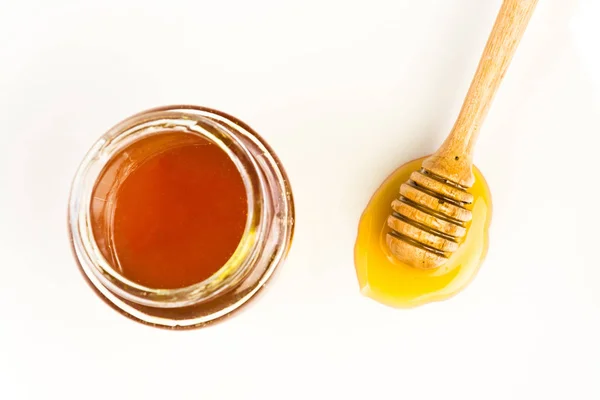 Dipper miele di legno su sfondo bianco — Foto Stock