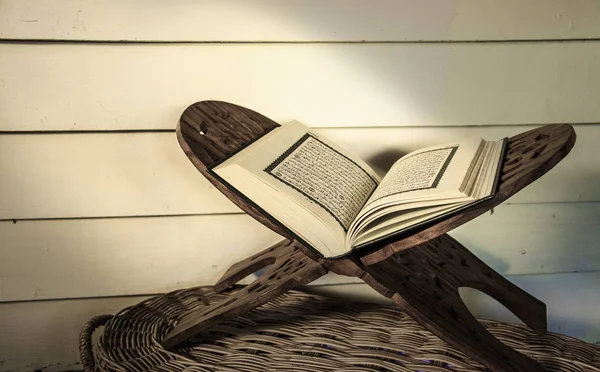 Corán - libro sagrado de los musulmanes — Foto de Stock