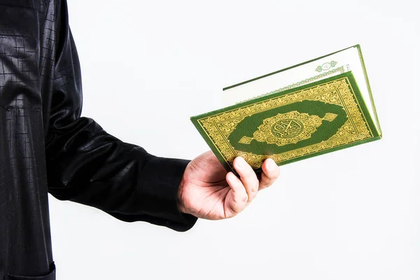 Koran - heilige boek van moslims openen — Stockfoto