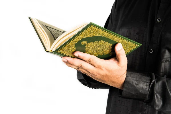 Koran - heilige boek van moslims openen — Stockfoto