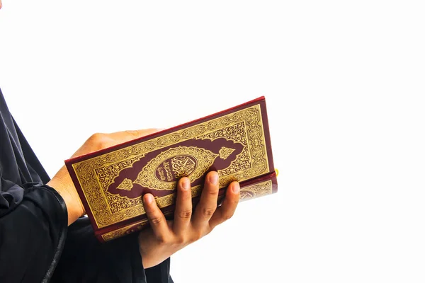 Koranen - helgedomen bokar av muslimer (offentliga objekt av alla muslimer ) — Stockfoto
