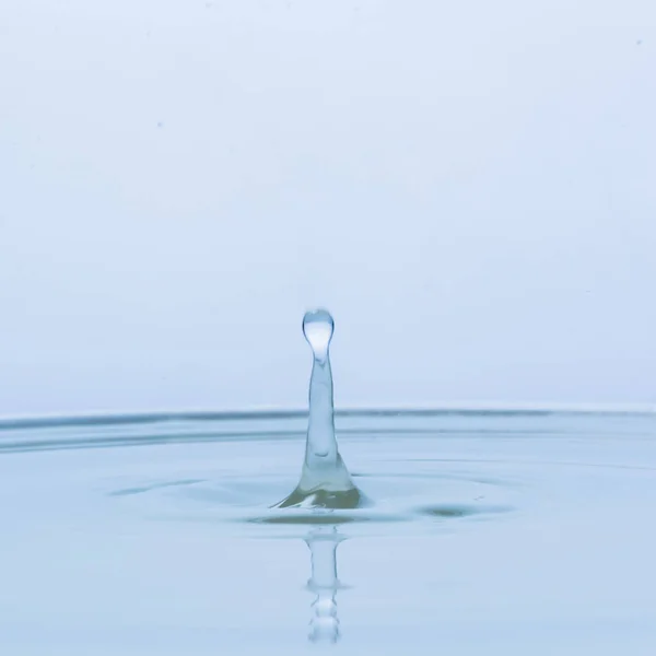 Water drop falling down — Stock Photo, Image