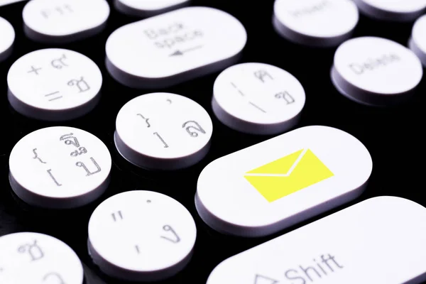Símbolo de correo en el teclado — Foto de Stock