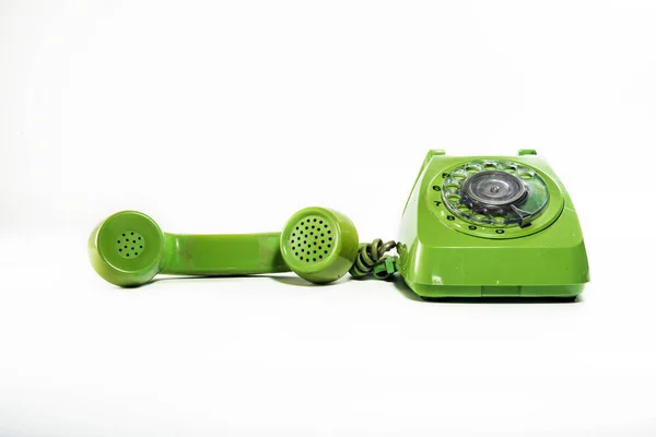 흰색 바탕에 오래 된 전화 — 스톡 사진