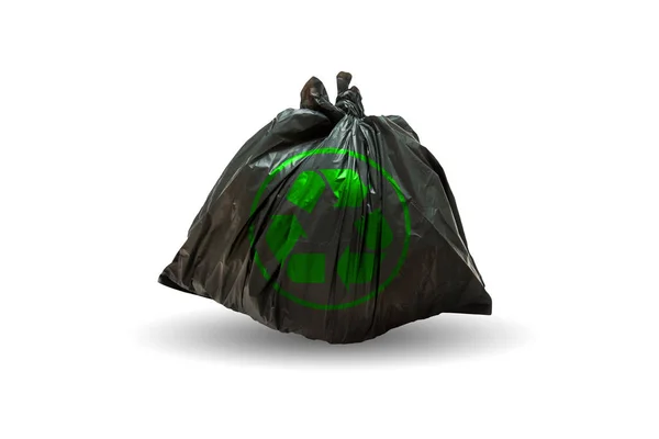 Müllsäcke mit Recycling-Symbol auf weißem Hintergrund — Stockfoto
