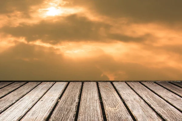 Cielo con molo in legno — Foto Stock