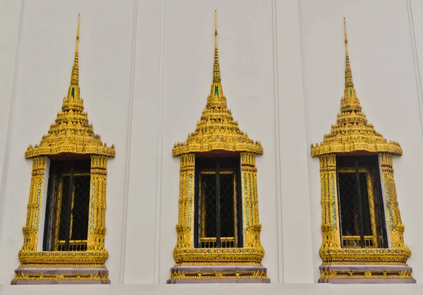 Tayland tapınak penceresinde — Stok fotoğraf