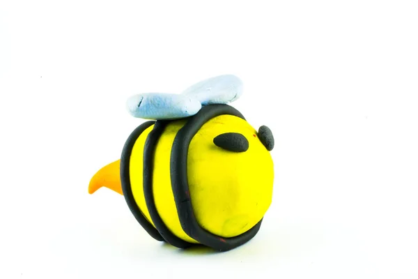 Пчела, глина на белом фоне — стоковое фото