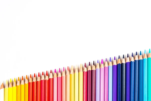 Fehér alapon izolált színes ceruzák — Stock Fotó