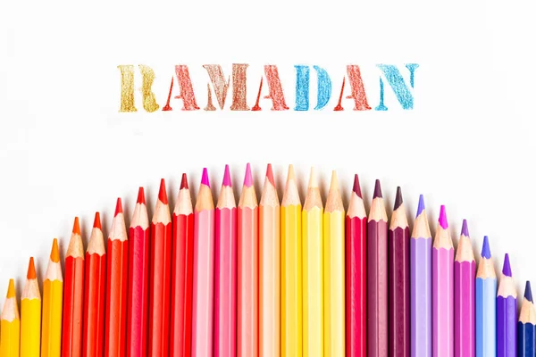 Нанесення рамадану кольоровими олівцями — стокове фото