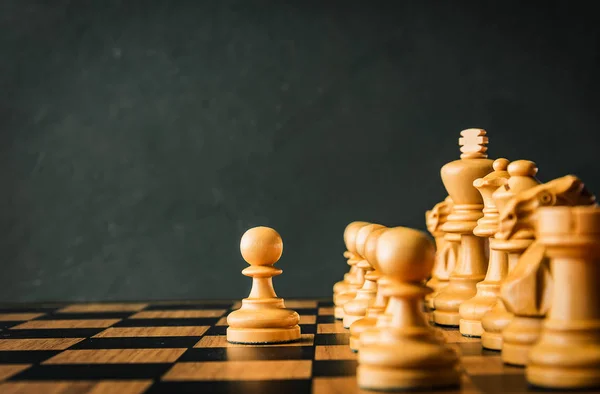 Juego de ajedrez en la madera —  Fotos de Stock