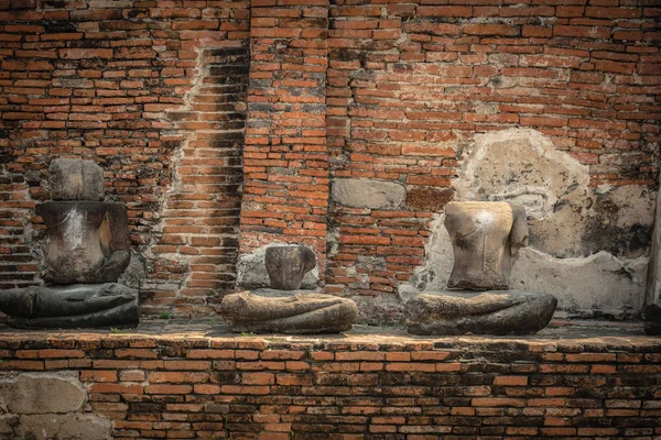 Decadência de Buda, TAILÂNDIA Ruínas e Antiguidades no Parque Histórico Ayutthaya — Fotografia de Stock