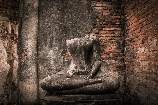 Decadencia búdica, ruinas de TAILANDIA y antigüedades en el Parque Histórico de Ayutthaya —  Fotos de Stock