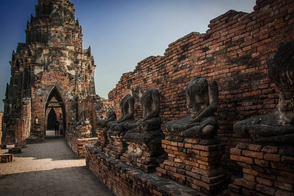 Buddha förfalla, Thailand ruiner och antikviteter på Ayutthaya Historical Park — Stockfoto