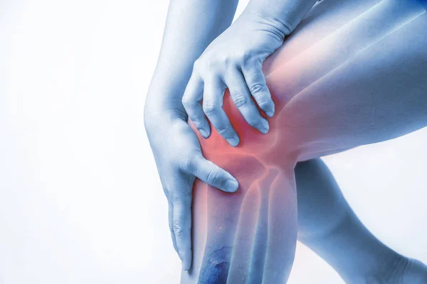 膝关节损伤在人类.knee 疼痛，关节痛人医疗、 单色调突出显示在膝 — 图库照片