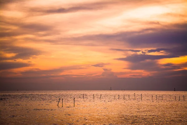 Crepúsculo cielo con nube en Crepúsculo tiempo — Foto de Stock