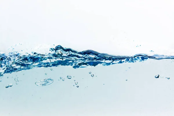 Salpicaduras de agua con burbujas de aire, aisladas sobre el fondo blanco —  Fotos de Stock