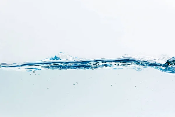 Salpicaduras de agua con burbujas de aire, aisladas sobre el fondo blanco —  Fotos de Stock