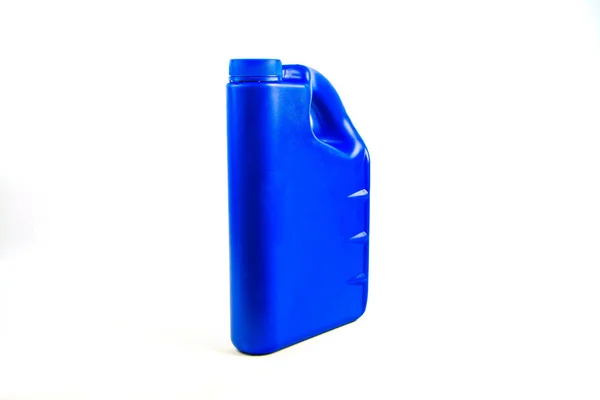 Recipiente de plástico para óleo de motor isolado, garrafa de óleo de carro — Fotografia de Stock