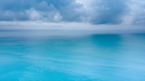 Une vue aérienne de la mer — Photo