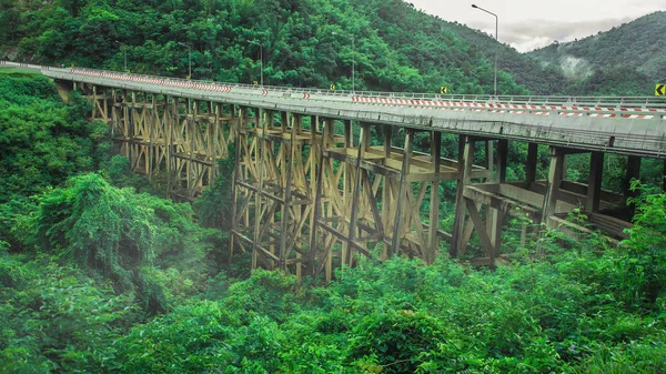 ペッチャブーン県、懐トン橋ランドマーク o で最高の橋 — ストック写真