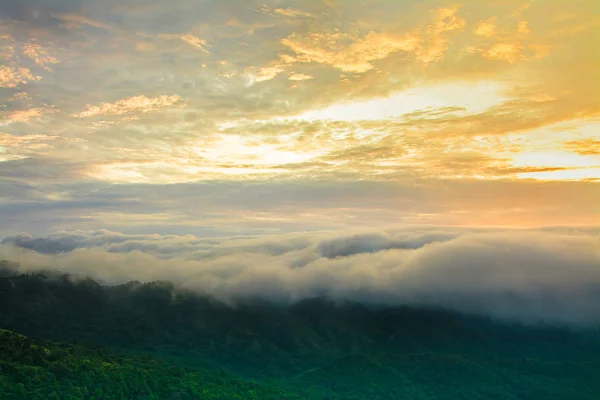 Paisaje vista de la imagen de la niebla Por la mañana, Tailandia. Copia s — Foto de Stock