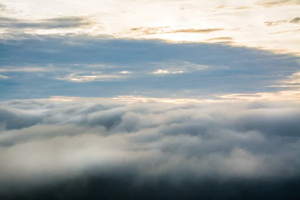 Paisaje vista de la imagen de la niebla Por la mañana, Tailandia. Copia s — Foto de Stock