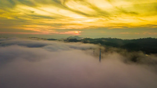 Гори і туман в Таїланді — стокове фото