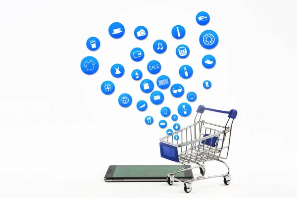 Telefone inteligente ou tablet no fundo branco com conjunto de ícone de compras — Fotografia de Stock